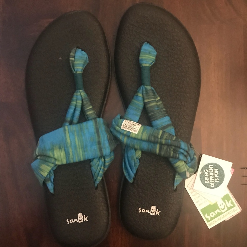 Brand new size 11 women’s Sunuk Sandals